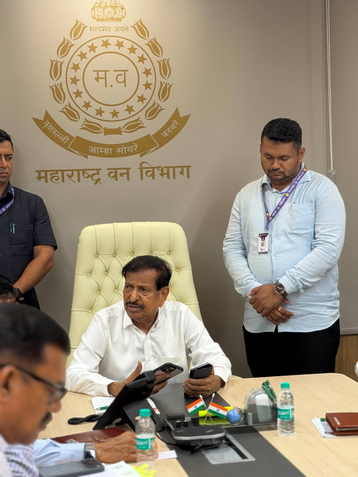 महाराष्ट्र वन विभागातील बैठकीत गिरीश म्हात्रे