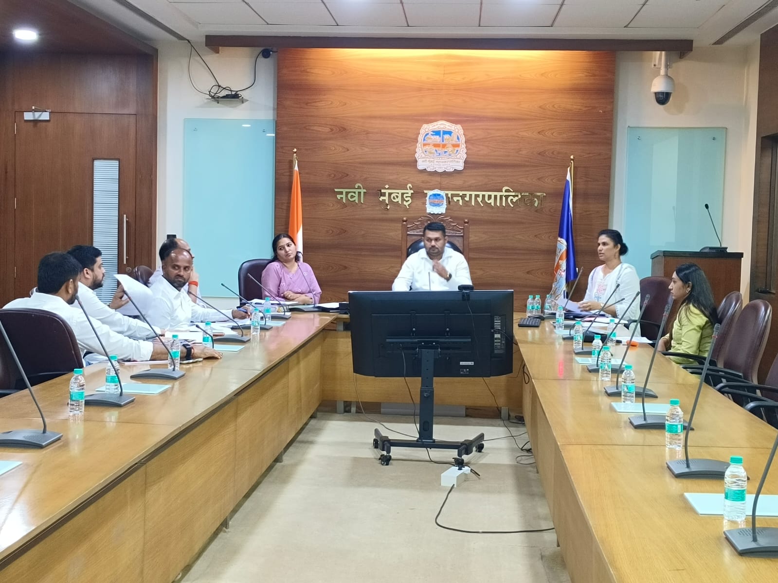 नवी मुंबई महानगरपालिकेतील बैठकीत गिरीश म्हात्रे